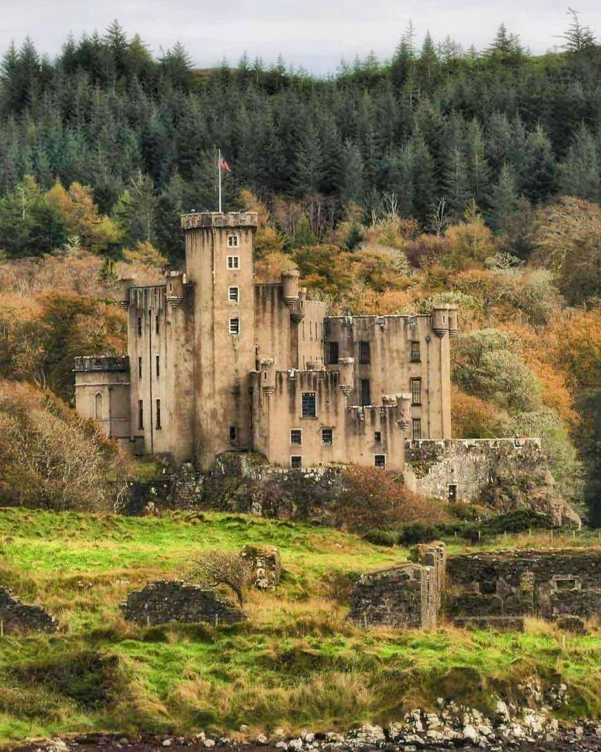 Thank you all very much for your wonderful birthday wishes! It was great hearing from you! (Photo is of Dunvegan Castle on the Isle of Skye, Scotland - home of the MacLeods). Note: I'm not here now, wish I was!