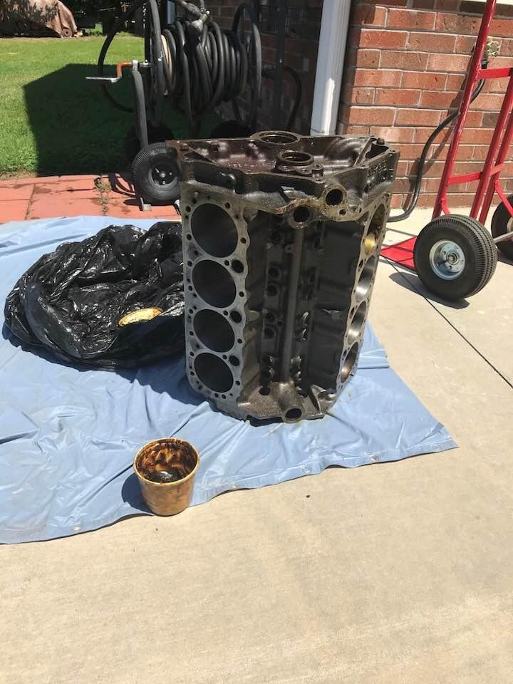 A very early 327 small journal engine with a 4.000 inch bore!! It has a 9-61 casting date 😁