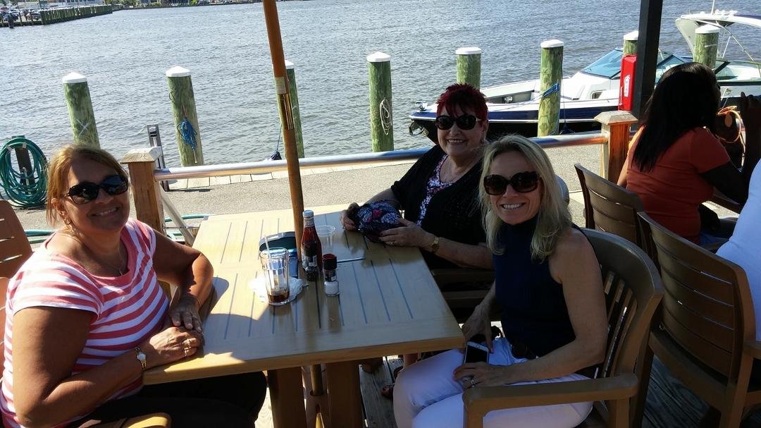 Carol reminiscing with two former students at Grace Day School - Class of 1979. WOW. Lauren Griffen Niclas & Liz Auperin Voelker. Both fine ladies - Liz gets an extra point since she too is a Gettysburg grad.