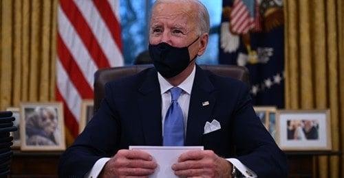 Biden looks so stupid with his dumb mask. And he wants the rest of us looking stupid like him. The mask scam has sucked in so many fools. What will they fall for next just because of social and government pressure? I r