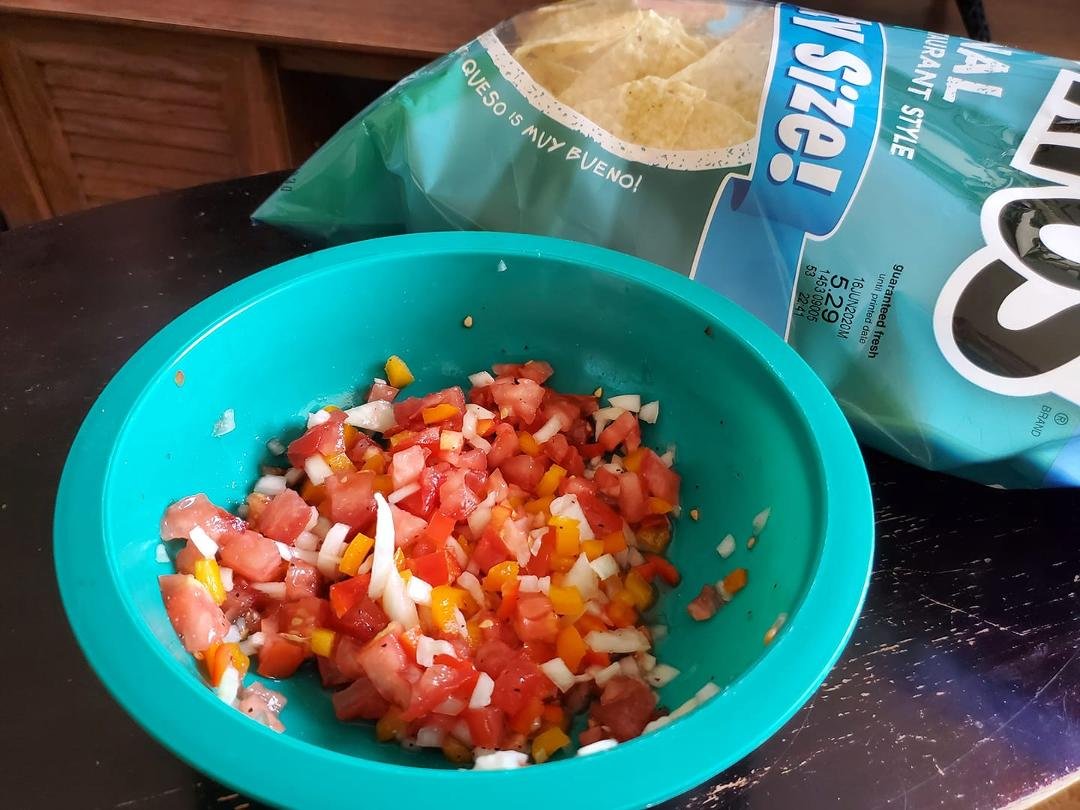 My first attempt at Pico de Gallo.... so good!! OMG, what is happening to me???