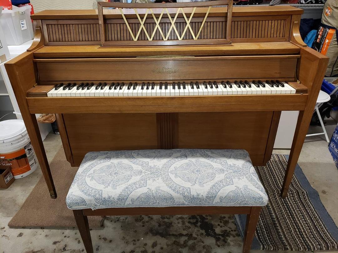 Chickering console piano $375