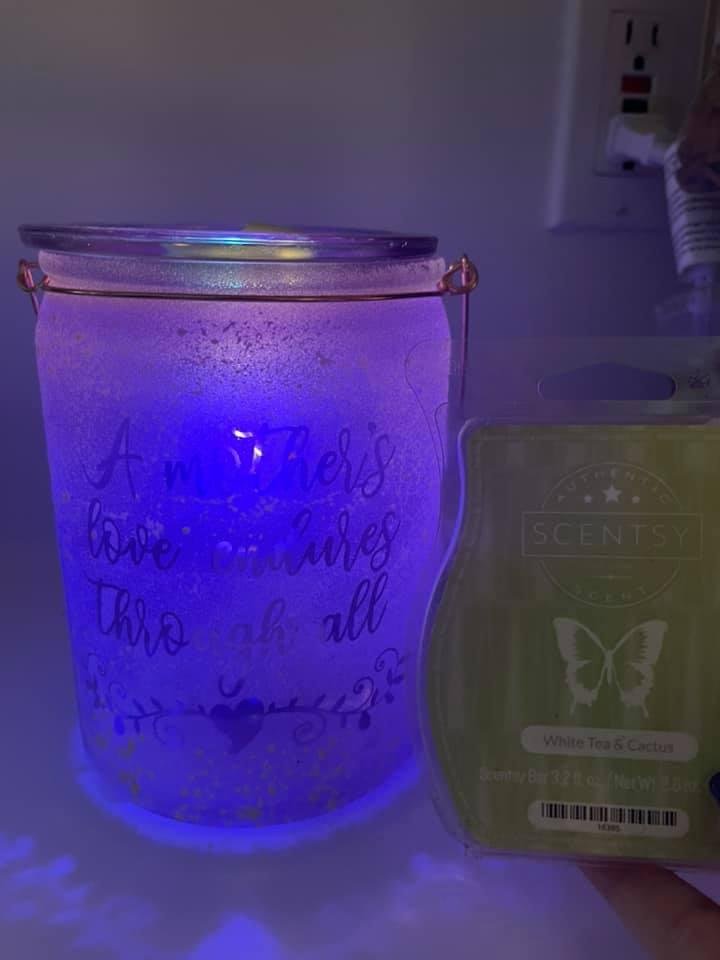 Gotta switch em Sunday!!  Warming White Tea & Cactus 🥰