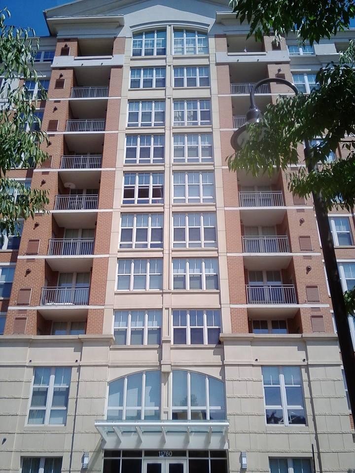 This is the building my brother lives in its awesome. They have a pool, work out room, pool and a movie room. I only used the pool lol. Heading back to Norfolk tomorrow.