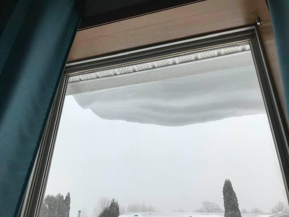 Little bit of snow hanging off the roof 😑