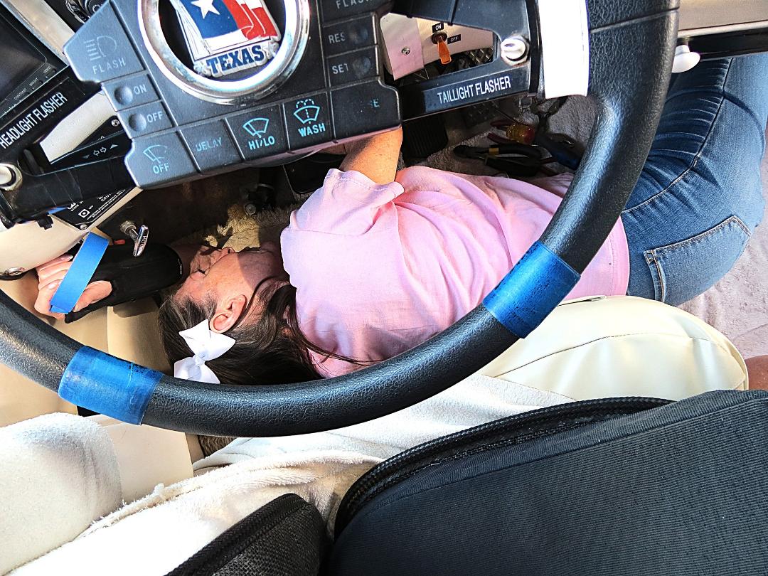 Nancy working under Time Bandit's dashboard in an effort to locate and temporarily silence the ear-piercing alarm heard whenever the ignition is engaged. (you may need to click on the photo to get the full effect):
25 Jan