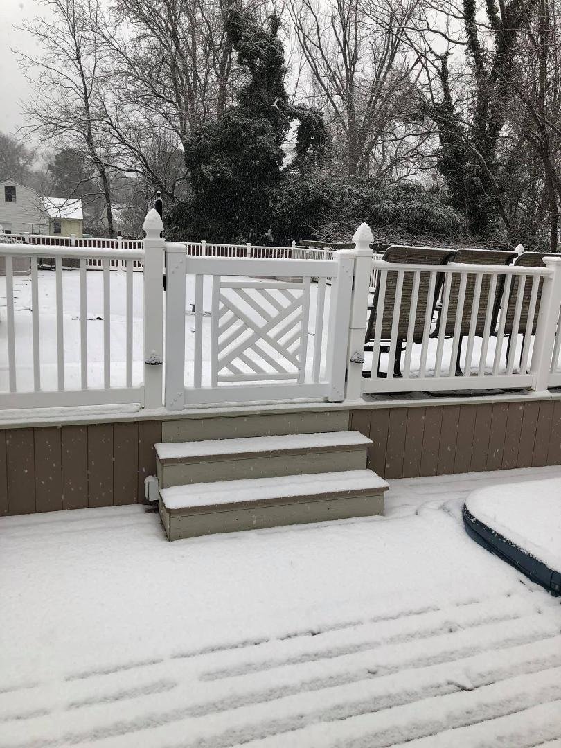 This snowfall looks like it’s going to stay a while...not like the one a few days ago that only lasted a few hours before the sun came out!! It is so beautiful coming down!!❤️❤️❤️