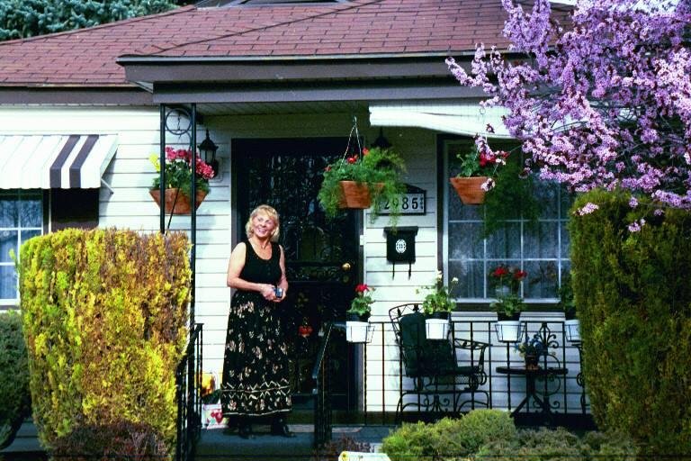 MY Beloved Mother Passed Last Night.
She was loved by all that she touched and will be missed.
She now has happiness watchng over all of those she touched.