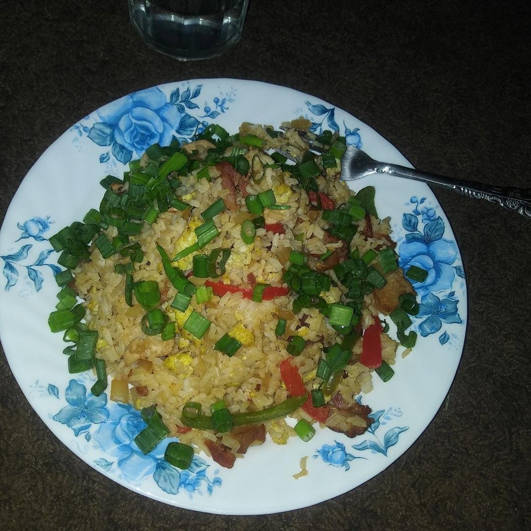 Mmmm dinner when i came home....my eldest rayanne chicken & bacon fried rice...