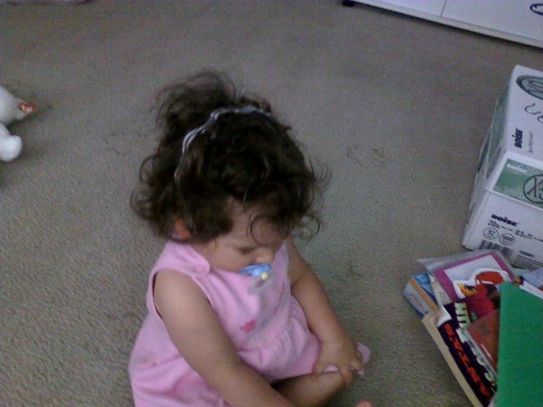 FWD:Put my headband on her head all by herself
Put my headband on her head all by herself