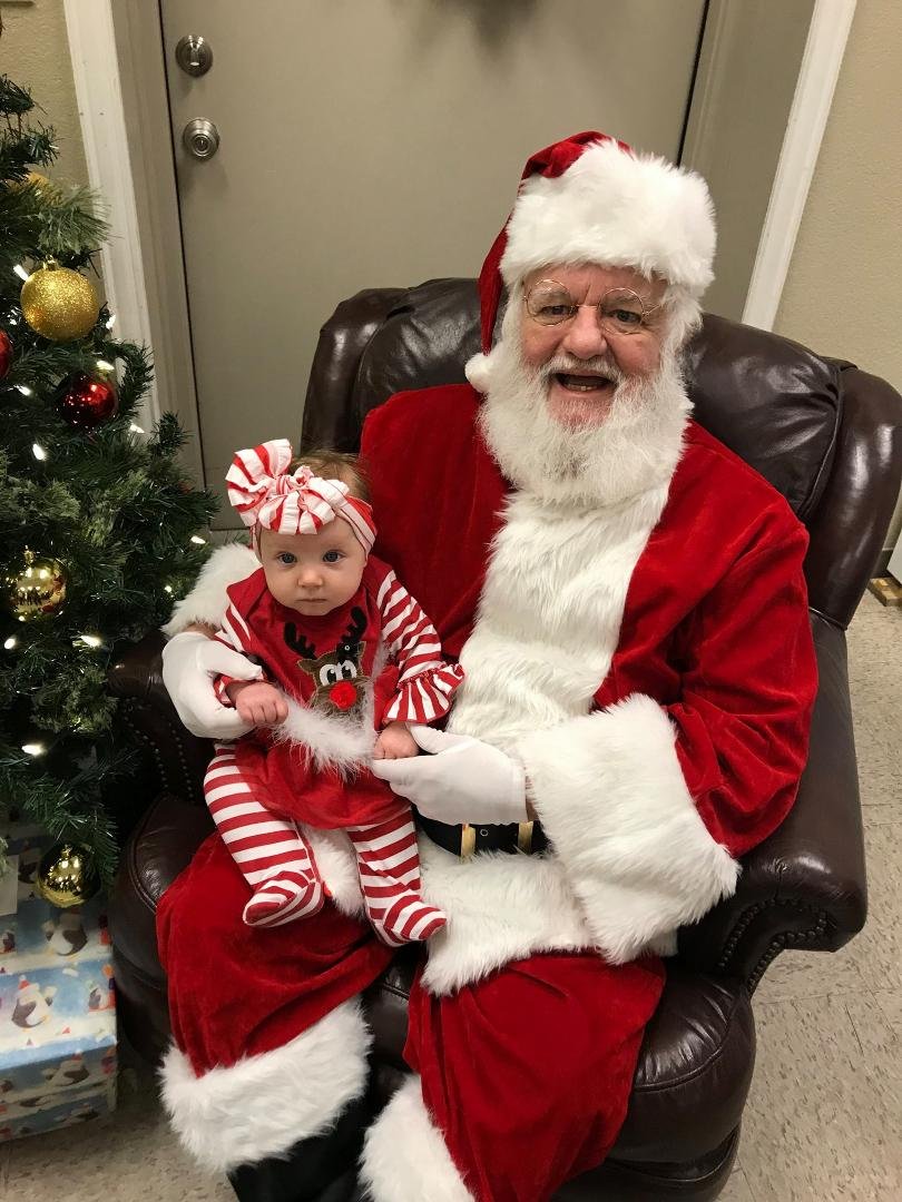 I was also at the Sherman "Grand Central Station Dining Car" soup kitchen on Dec 16 but got few pictures.  But some friends dropped by just to get a picture with their baby, Vivian Brooks.