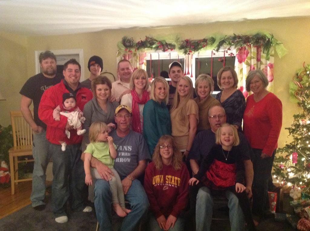 Merry Christmas everyone. This is the time for a new beginning may yours be exactly what you want .We are missing Mary, Nancy,Mike,Matt,Kris,Sarah Morgan Tony and Payson they are in Missouri ,I know Tom &Jay are watching do