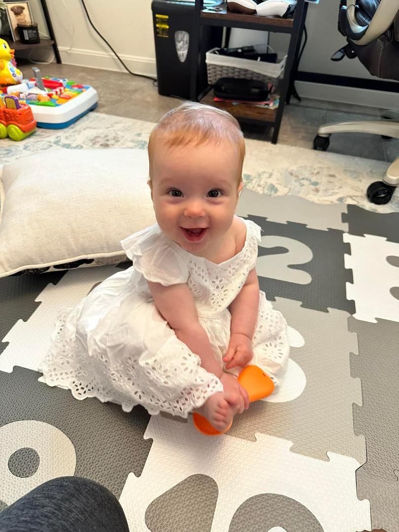 So darn stinking cute!! Gotta love her ❤️