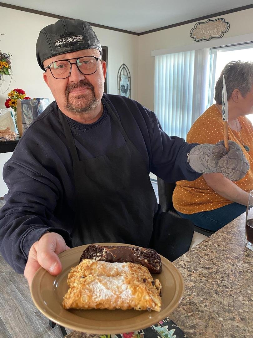 Agadore Spartacus (our man servant) was at it again. Nice apron Bill...lol Great dinner, loads of laughs but leave me my spatula and keep yer hands off the cannolis! XO