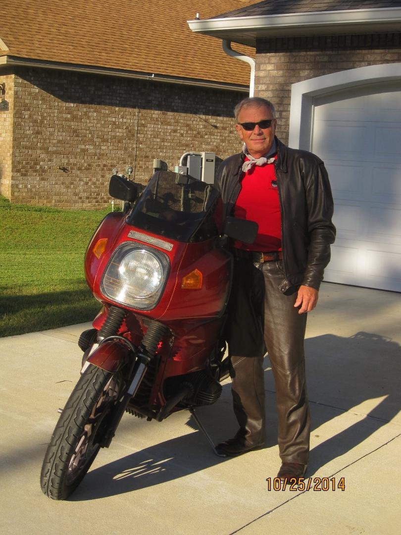 Nice Saturday morning ride on "Igor"...in my retro Thurlow leathers!!!! Life is good!!! : )
