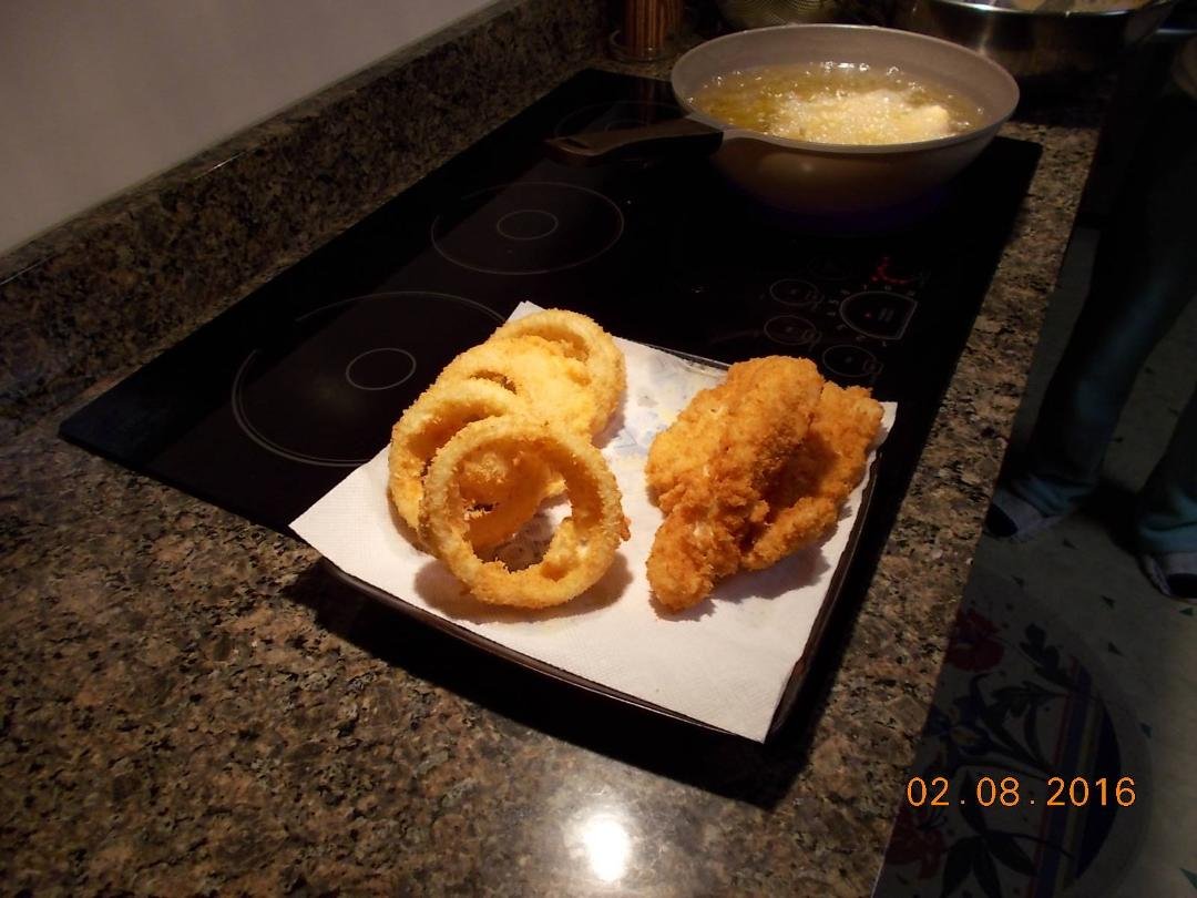 Home made onion rings and chicken tenders for the 2016 Superbowl. I was as lucky as Peyton Manning that evening. They tasted great and so did the victory.