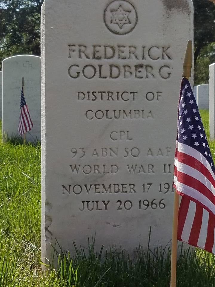 Visiting the grave for Beryl's grandfather at Arlington National Cemetary.
Memorial Day Weekend 2016.