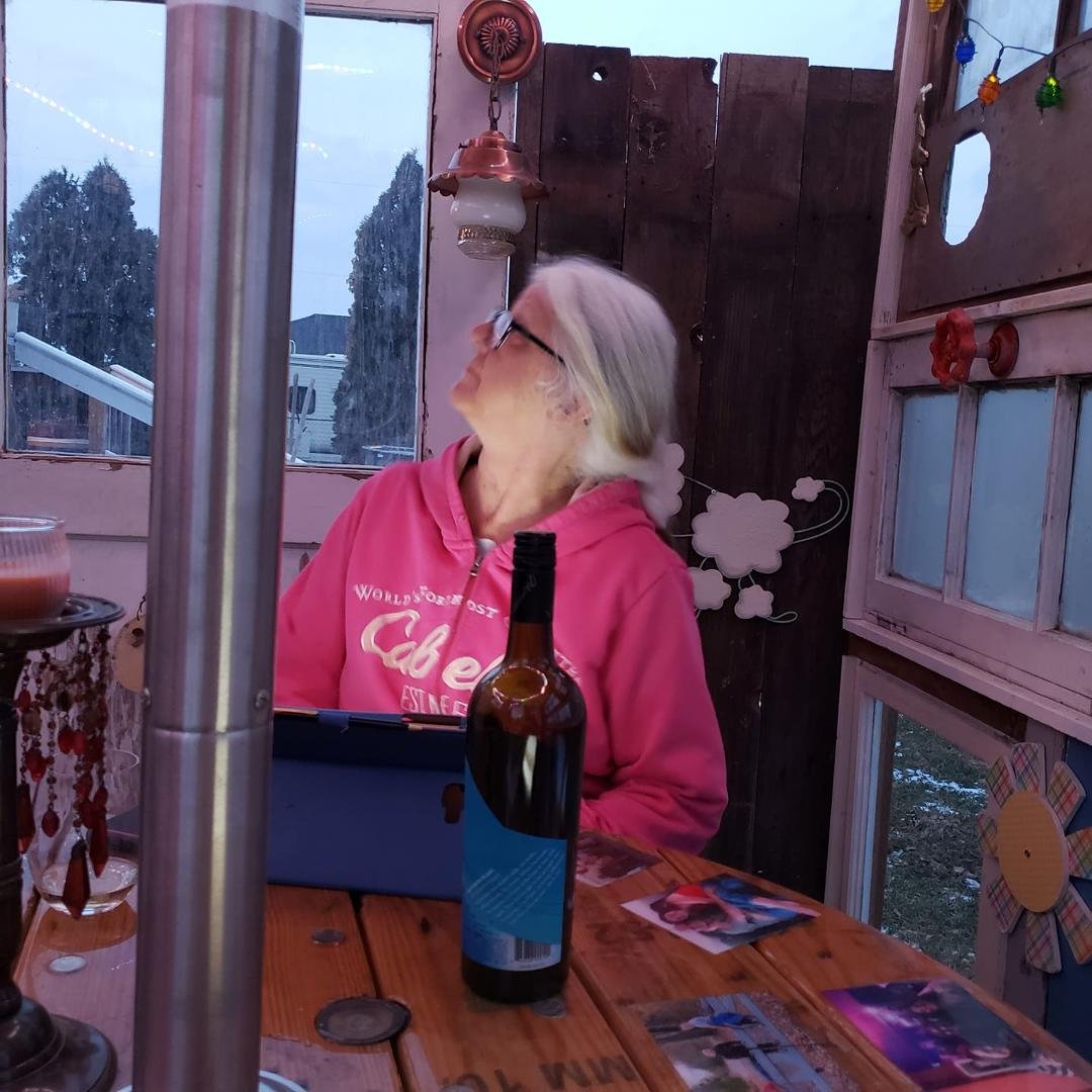 28ﾟ out and Sandy is in her she shed