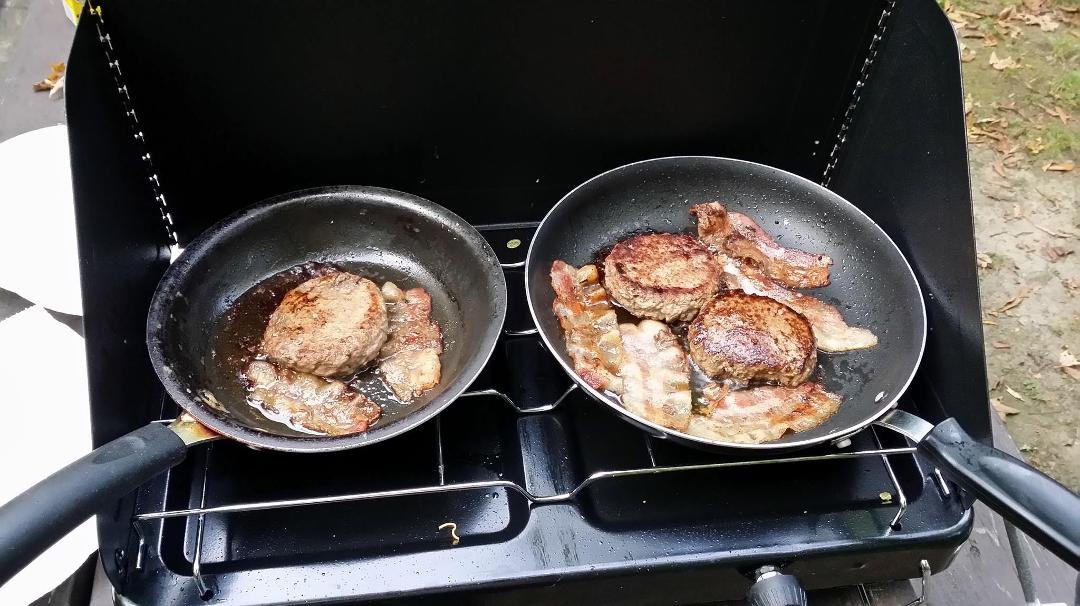I just cooked you some Yummy Food ... Grab a plate and grab some ... I have some FREE Traffic Software that will go great with this -->  http://www.TimsTrafficSolution.com <--  Make sure you get a napkin.