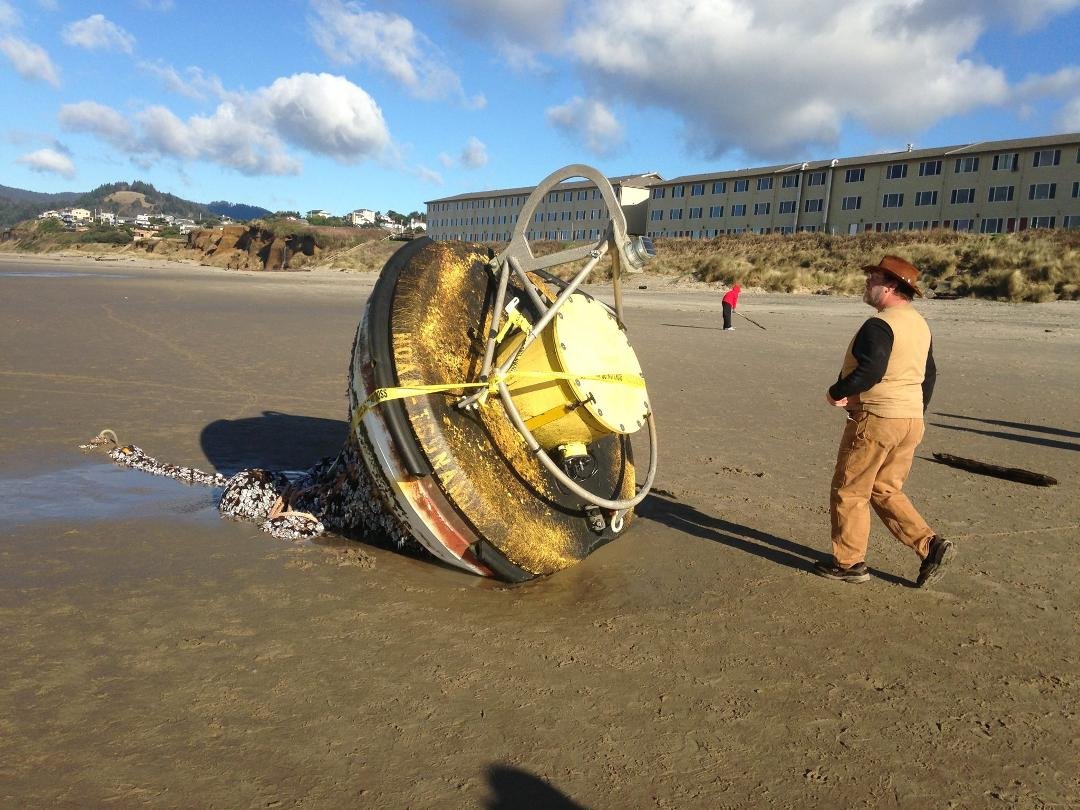 Look what I found near the beach house today... Ray Goedel approaches the strange craft. Abduction was immanent!

Pray for Ray:)