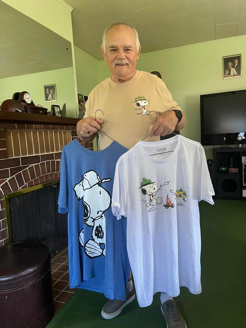 Wanda and i went for brunch with Monica Labelle this morning. She bought me a snoopy T-shirt but could,t make up her mind which was best so she got them ALL 🤗 thanks Monica😁😁😁