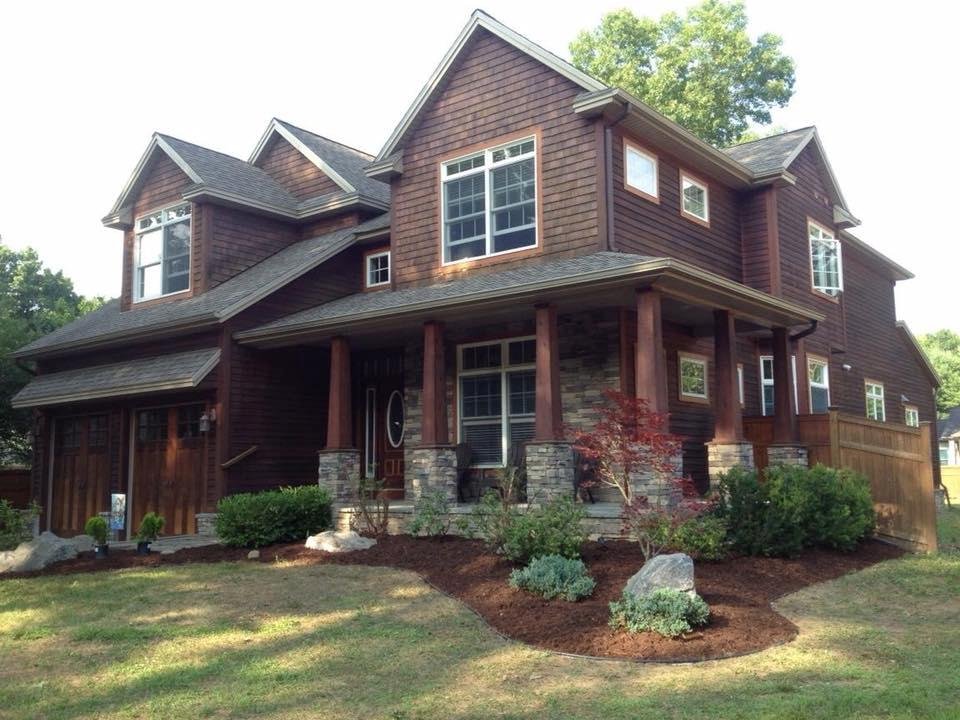 This Beautiful  Saratoga Springs home features 4 bedrooms, 3 full baths & two 1/2 baths, 3 fireplaces, and numerous upgrades and amenities set on a double city, privately fenced lot. 
Walk to Tracks, Park, downtown & conven