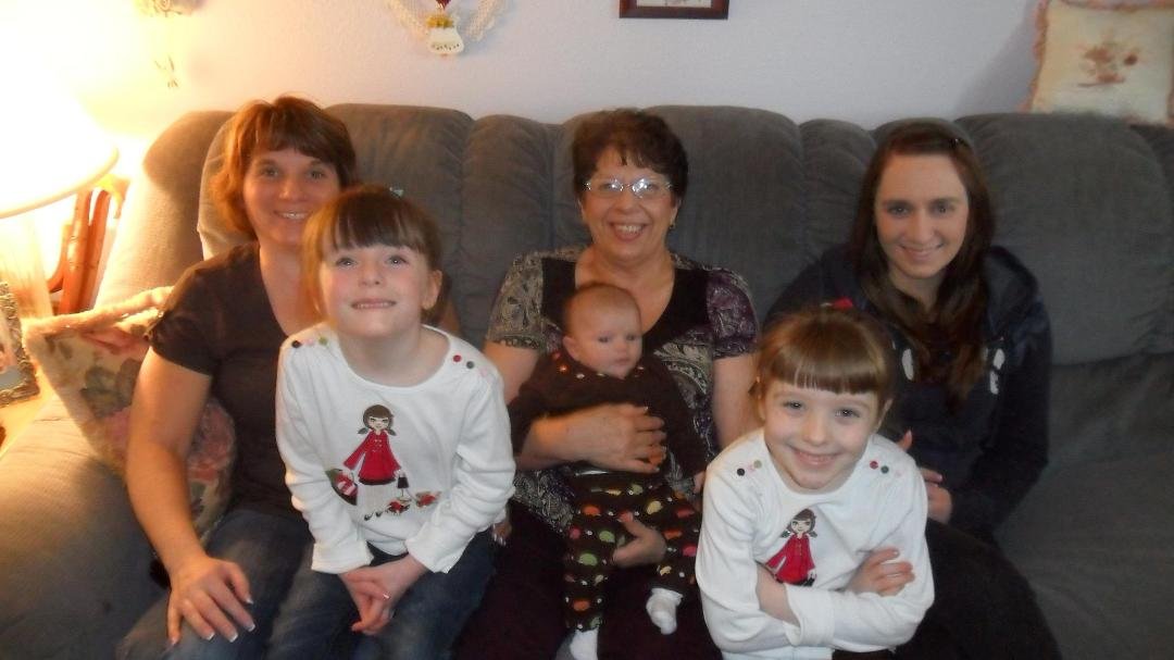 Lisa, Caydan, Darlene, Mylee (baby), Lillie and Amy