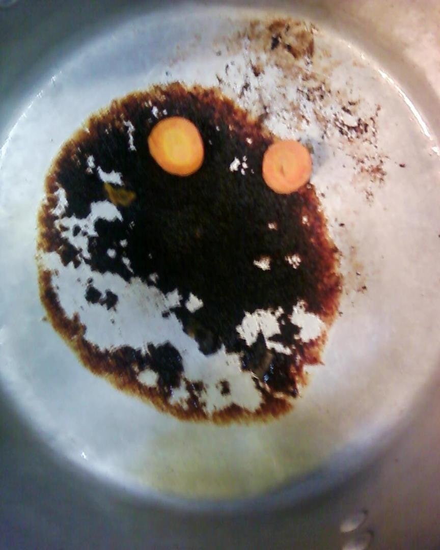This was at the bottom of a pan before I srubbed it, what a disgusting smile!