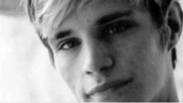 Twenty one years ago. 😢
Matthew Wayne Shepard (December 1, 1976 – October 12, 1998) was a gay American student at the University of Wyoming who was beaten, tortured, and left to die near Laramie on the night of October 6, 