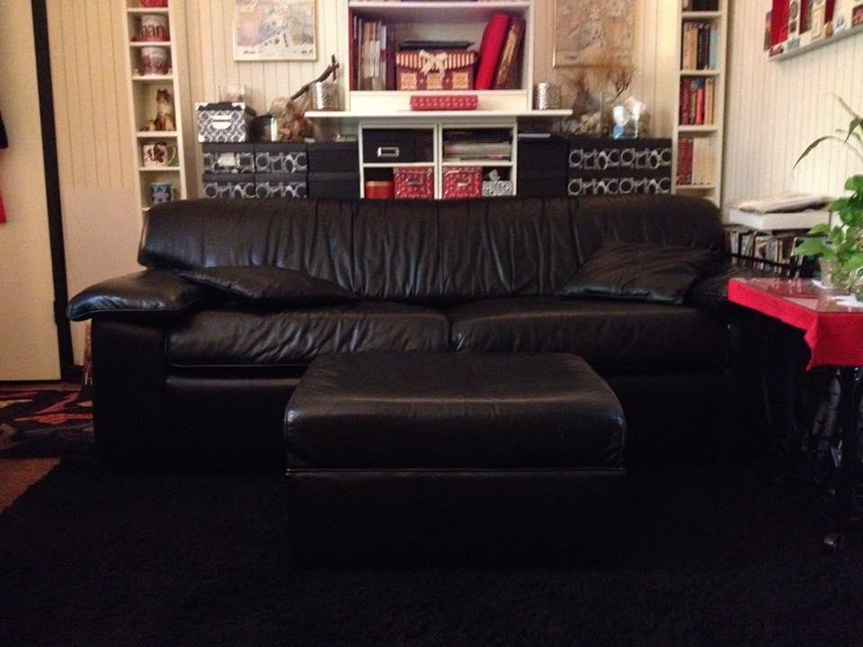 For Sale: Black leather Klaussner Queen sleeper Sofa,
with hassock & 2 pillows. 80 L x 30 H x 36 D
$500, pick up Forest Hills, Queens NY