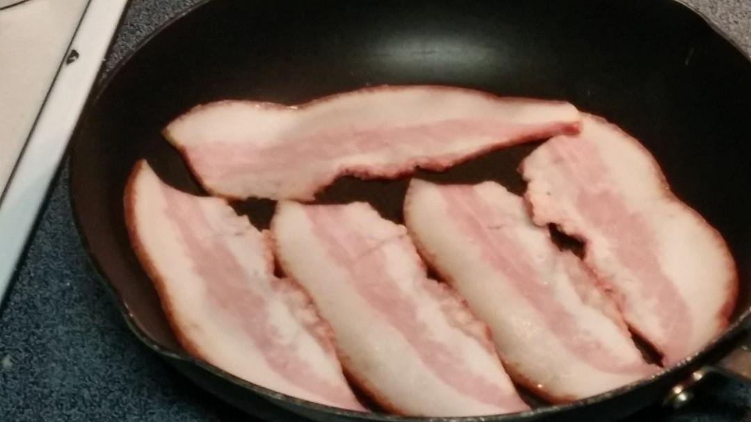 Jowl bacon with rind