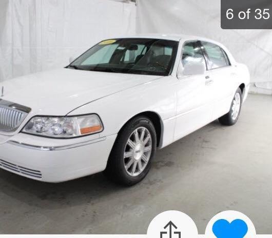 Mammas new ride! Last of the full framed V8 cars!!! Ditching the new Grand Caravan I bought 2 years ago--I HATE IT!!!
Took some time to find a nice low mileage "boat"...ahhh finally!😍
Mammas Lincoln Town car... hehe