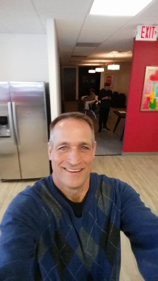 Good to be back at the new Helen Wells Agency! #hwaselfiecontest