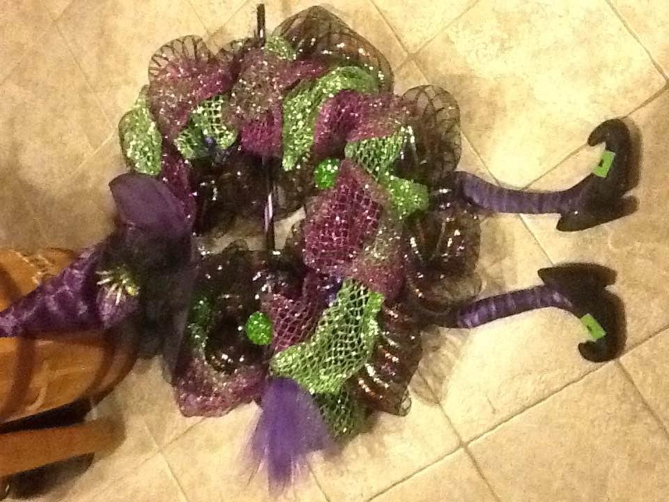 This is Charisse's Halloween wreath I made her...hope she likes it!