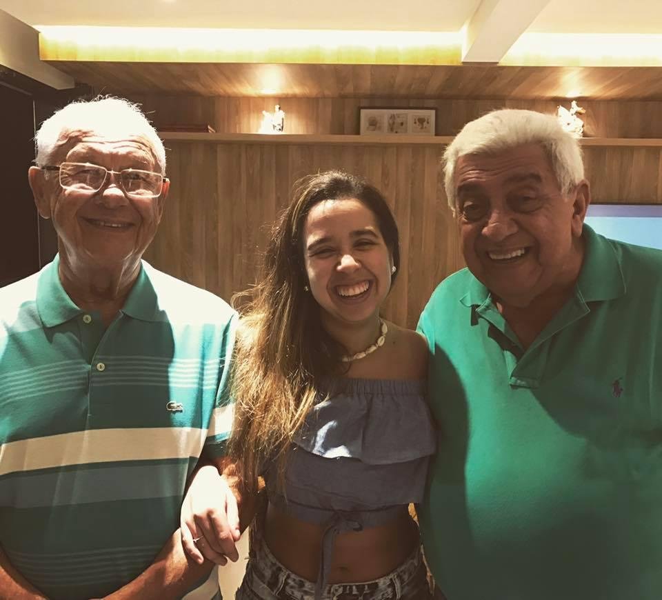 👴🏽💙