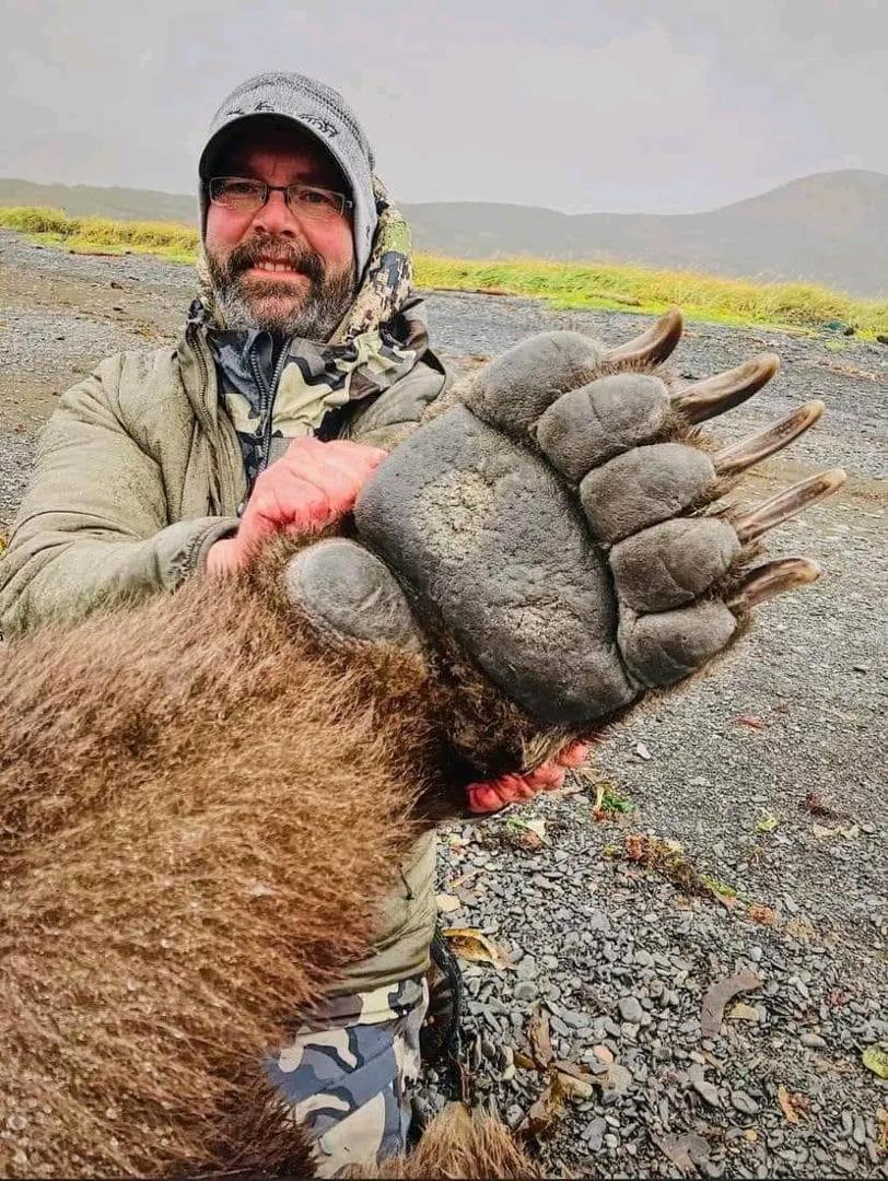 Nick Smith... Your nemisis...   🤣😂😁 Thats a damn big paw....