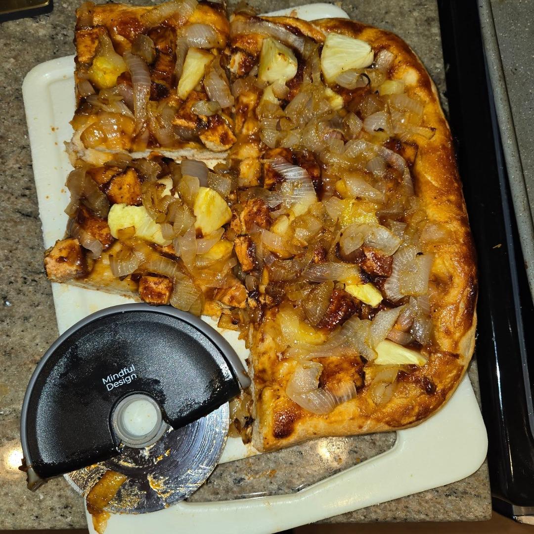 American Cancer Society photo challenge.
Vegan pizza with tofu, onions and pineapple in a BBQ sauce.
For our friends, neighbors, and others who are fighting cancer or have fought it.
#cancerawareness