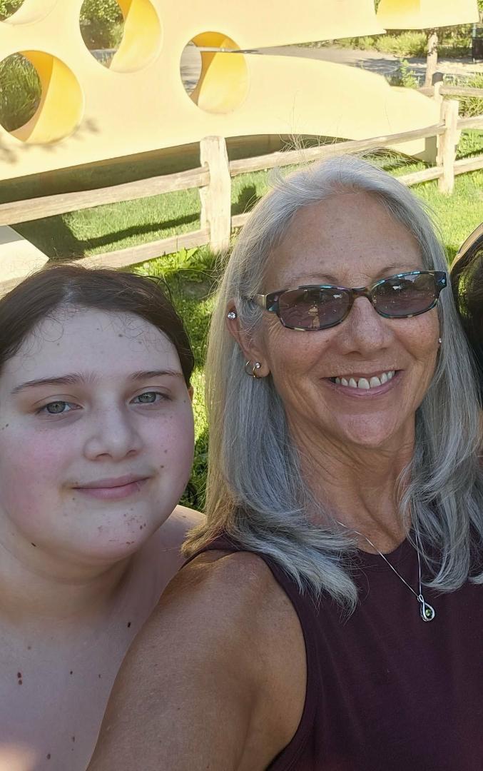 15 years later 🗓⏳👣 what a difference 15 years can make, Addison you look so much like your mom. BEAUTIFUL!!! 💚