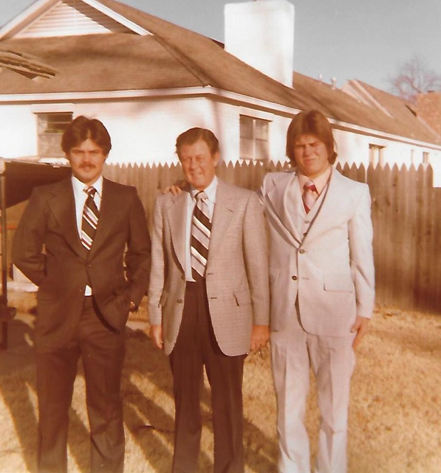 Tom Powers' album, Photos