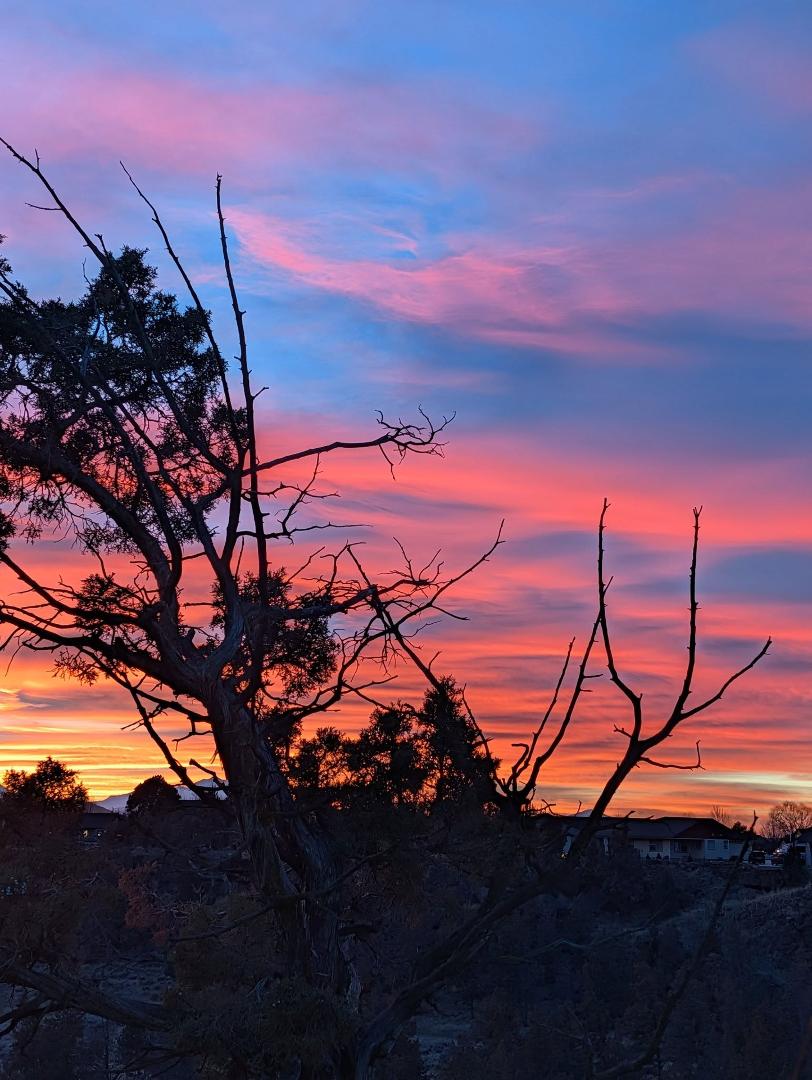 The sunset this evening is colorful.