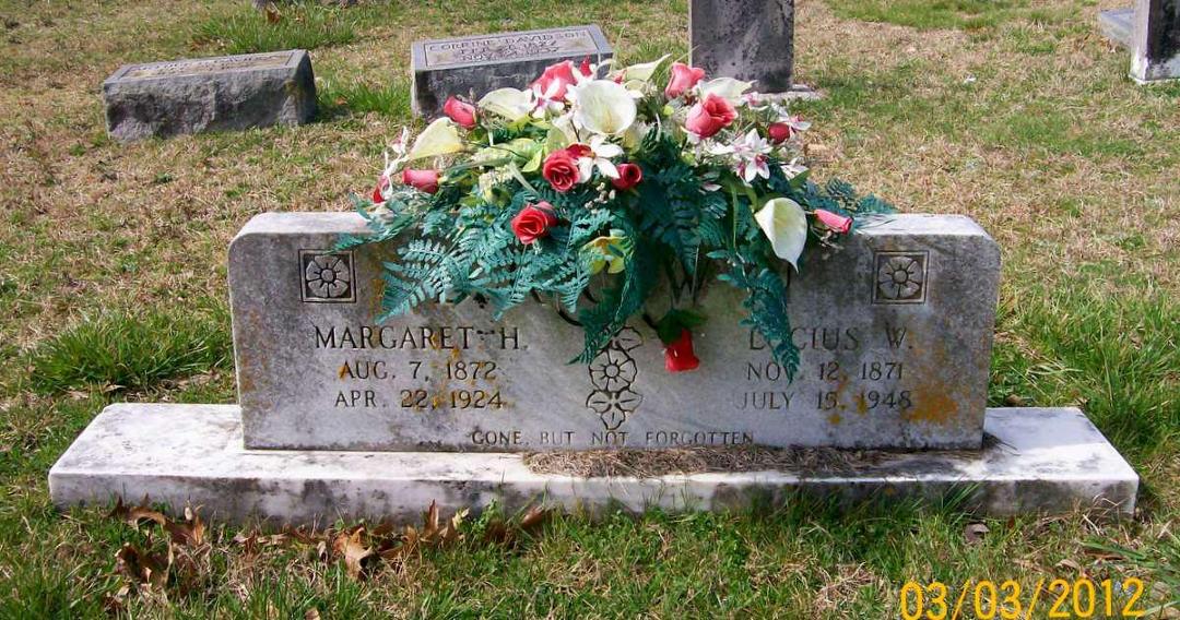 Patsy Decker's album, Photos
