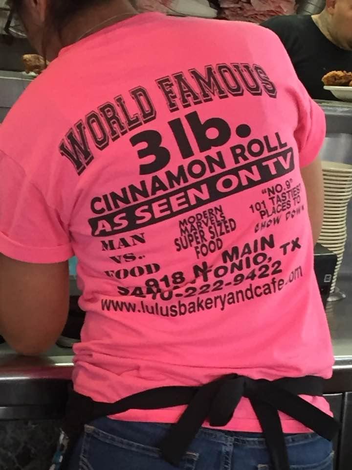 Omg! A 3 pound cinnamon roll. I really wanted to try it, but I resisted!
