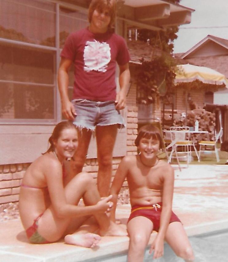 Tom Powers' album, Photos