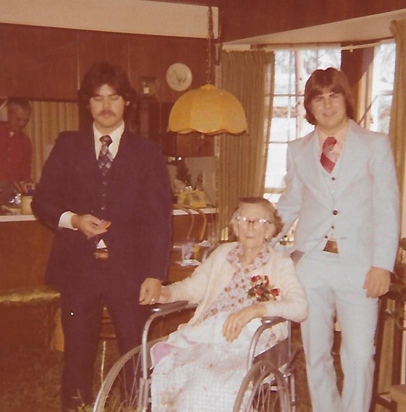 Tom Powers' album, Photos