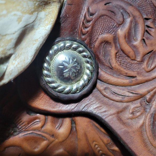 ISO 1" concho to match one that was lost. From an older 14' Billy Cook