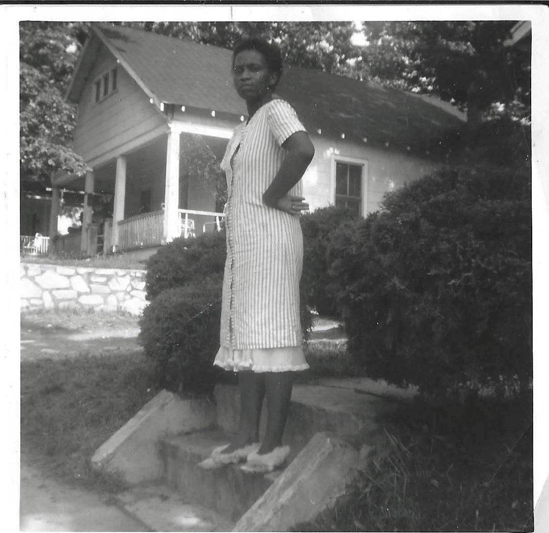 Harold Roberts' album, Photos
