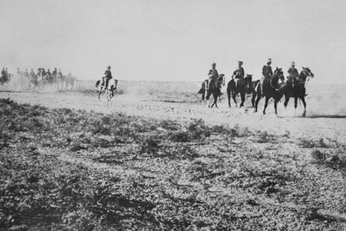 Anglo-Indian cavalry in the desert on the Tigris River in Iraq during World War I. In 1915 they advanced to Ctesiphon before meeting Ottoman resistance. The following Siege of Tut, ended in the defeat.