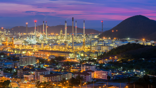 Image of an oil refinery at twilight.