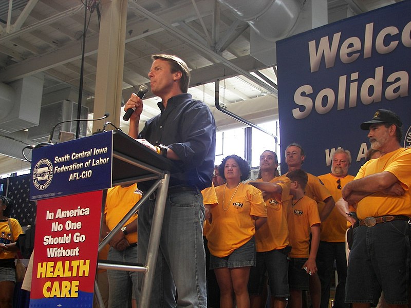 By John Edwards (2007/09/03 - Iowa- Labor Day) [CC BY-SA 2.0 (https://creativecommons.org/licenses/by-sa/2.0)], via Wikimedia Commons