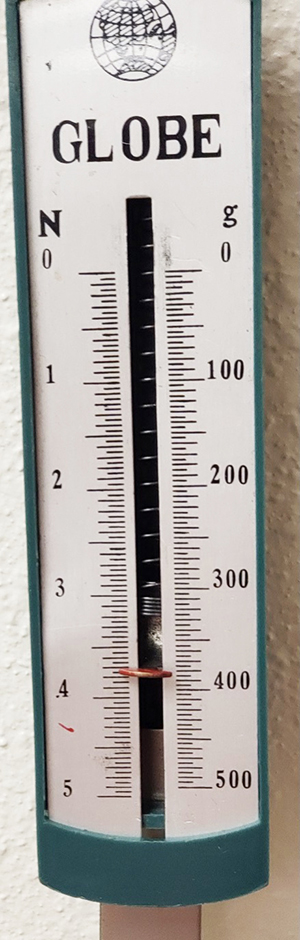 Scale A measuring 4 N